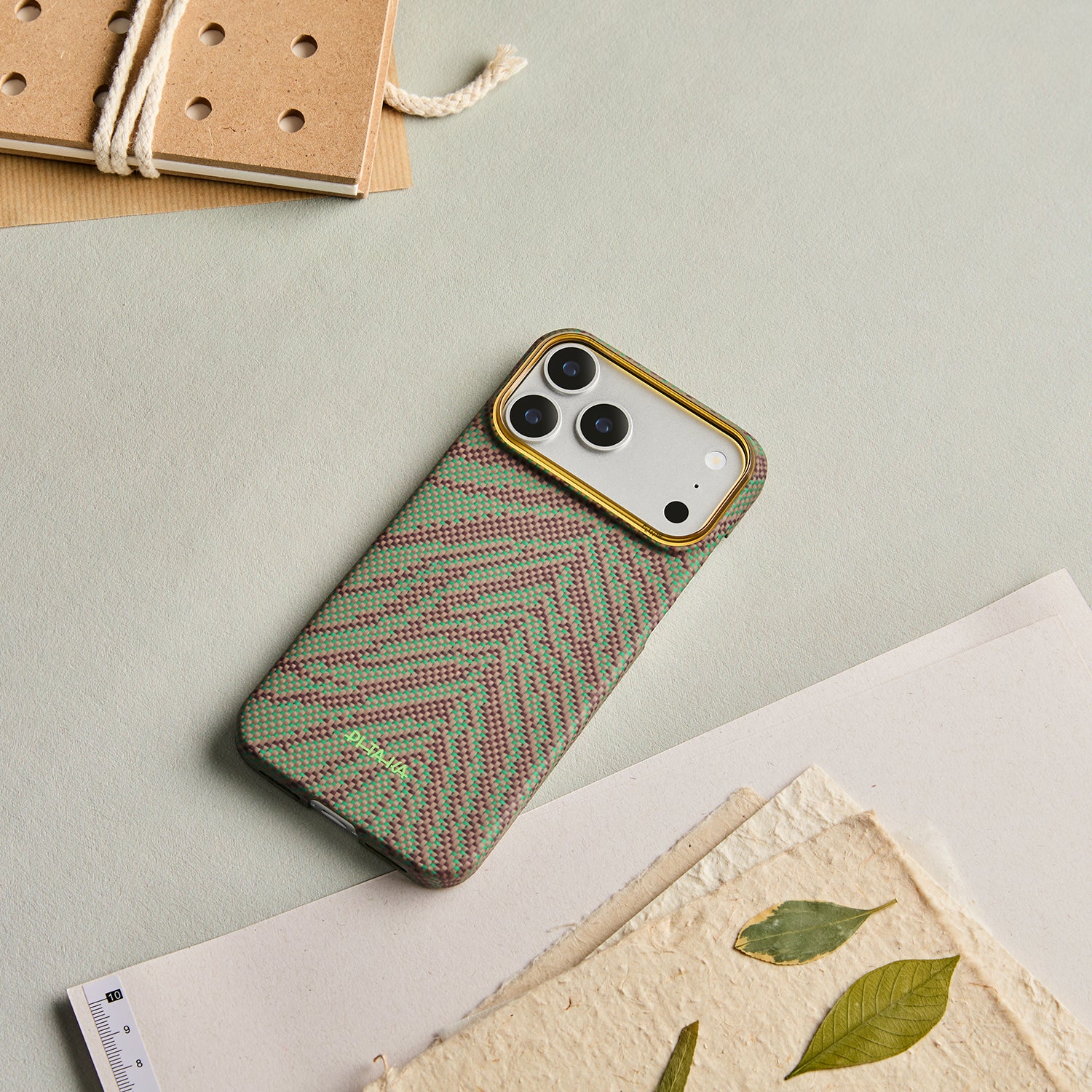 Case Pitaka Aramid Edge para iPhone 17 Pro Max - Sprout Surge (PitaTap™)