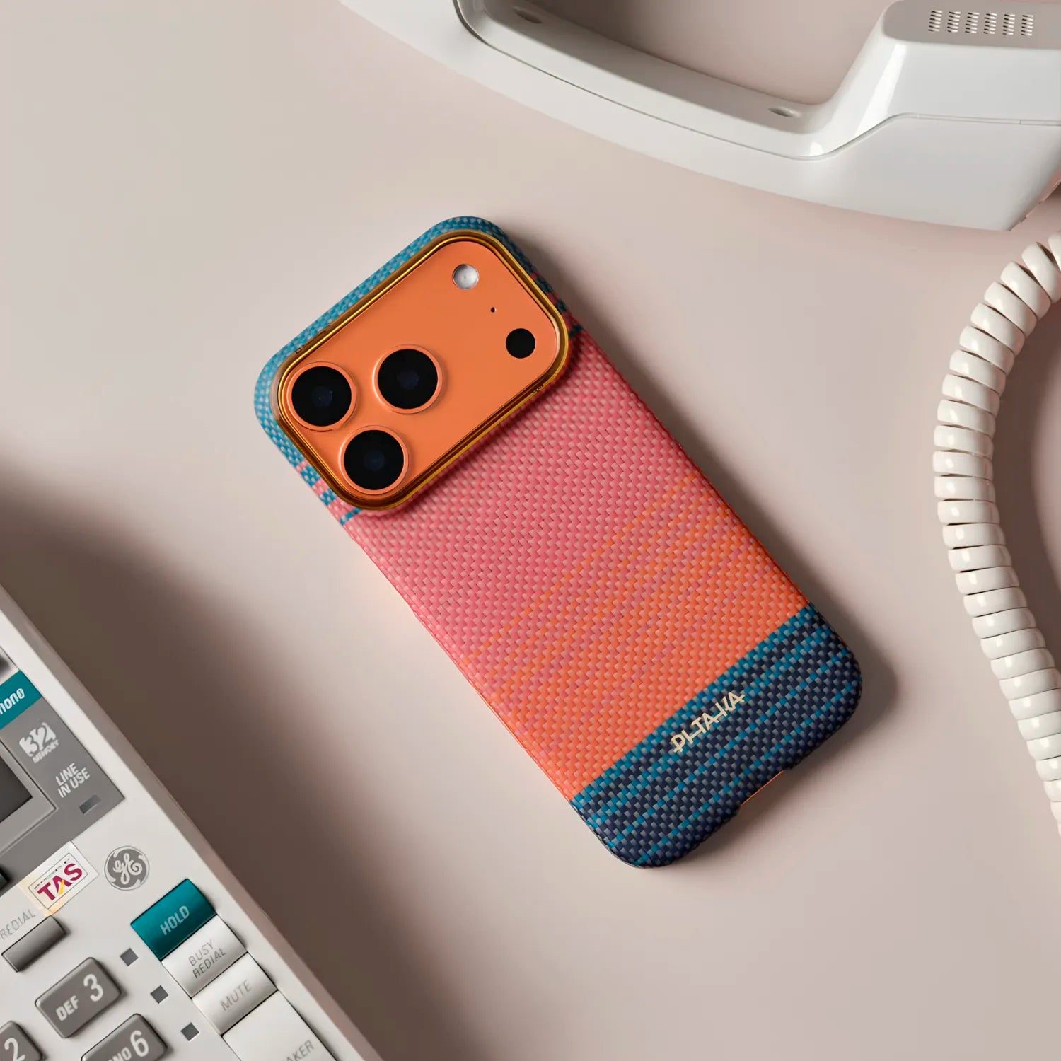 Case Pitaka Aramid Edge para iPhone 17 Pro - California Sunset 2.0 Dream 04 (PitaTap™)