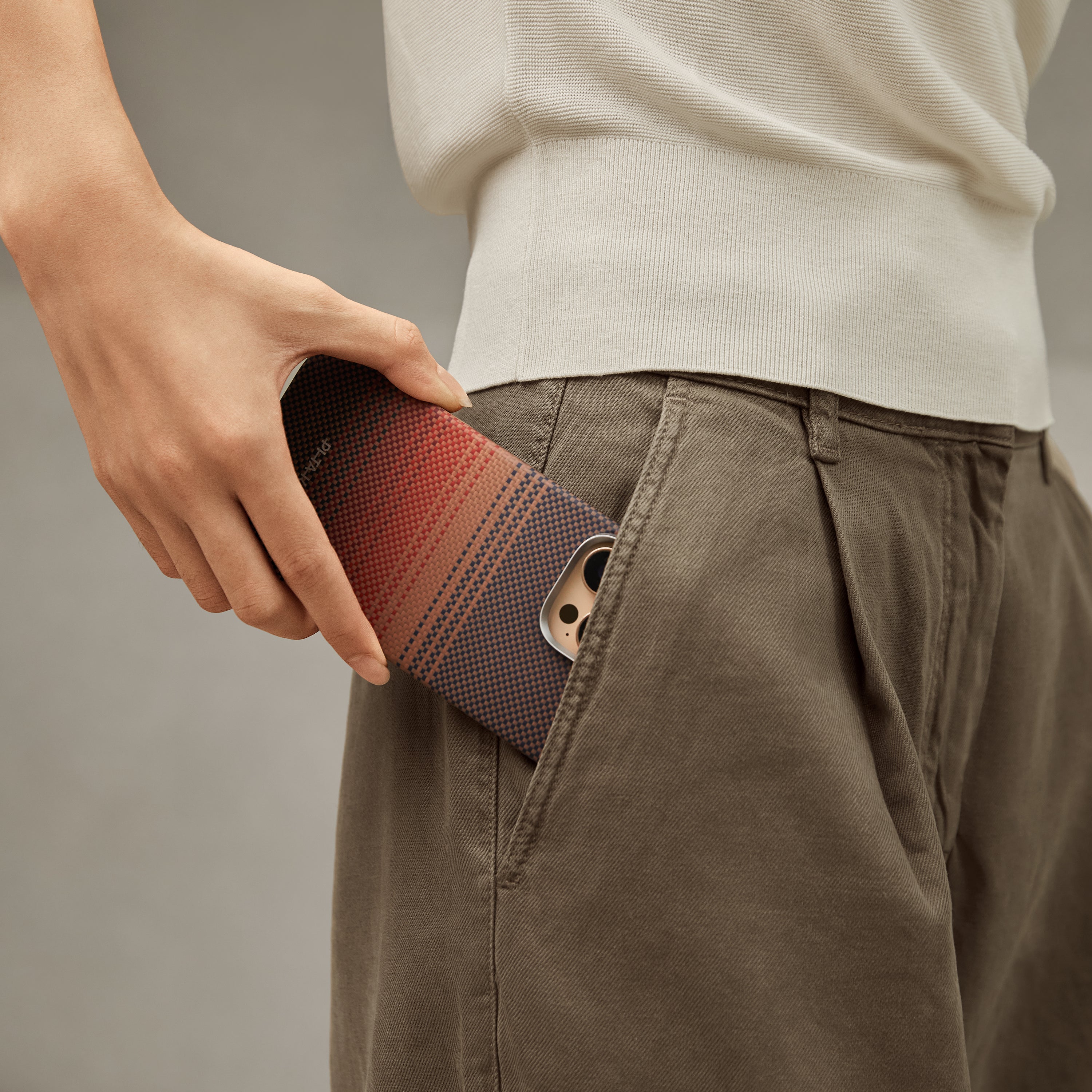 Case Pitaka Moment · Sunset PitaTap - iPhone 16 Pro Max