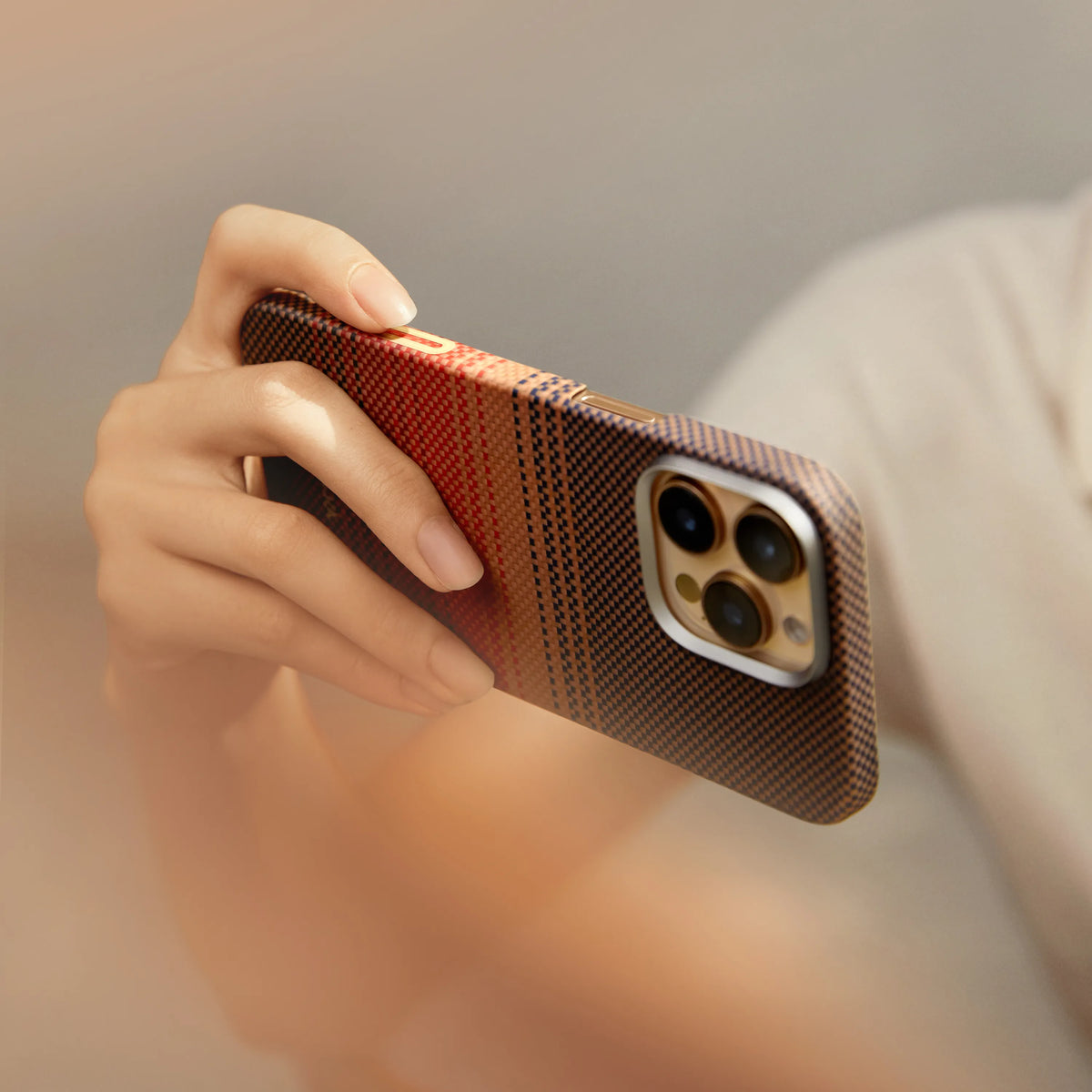 Case Pitaka Edge Moment · Sunset PitaTap - iPhone 16 Pro Max