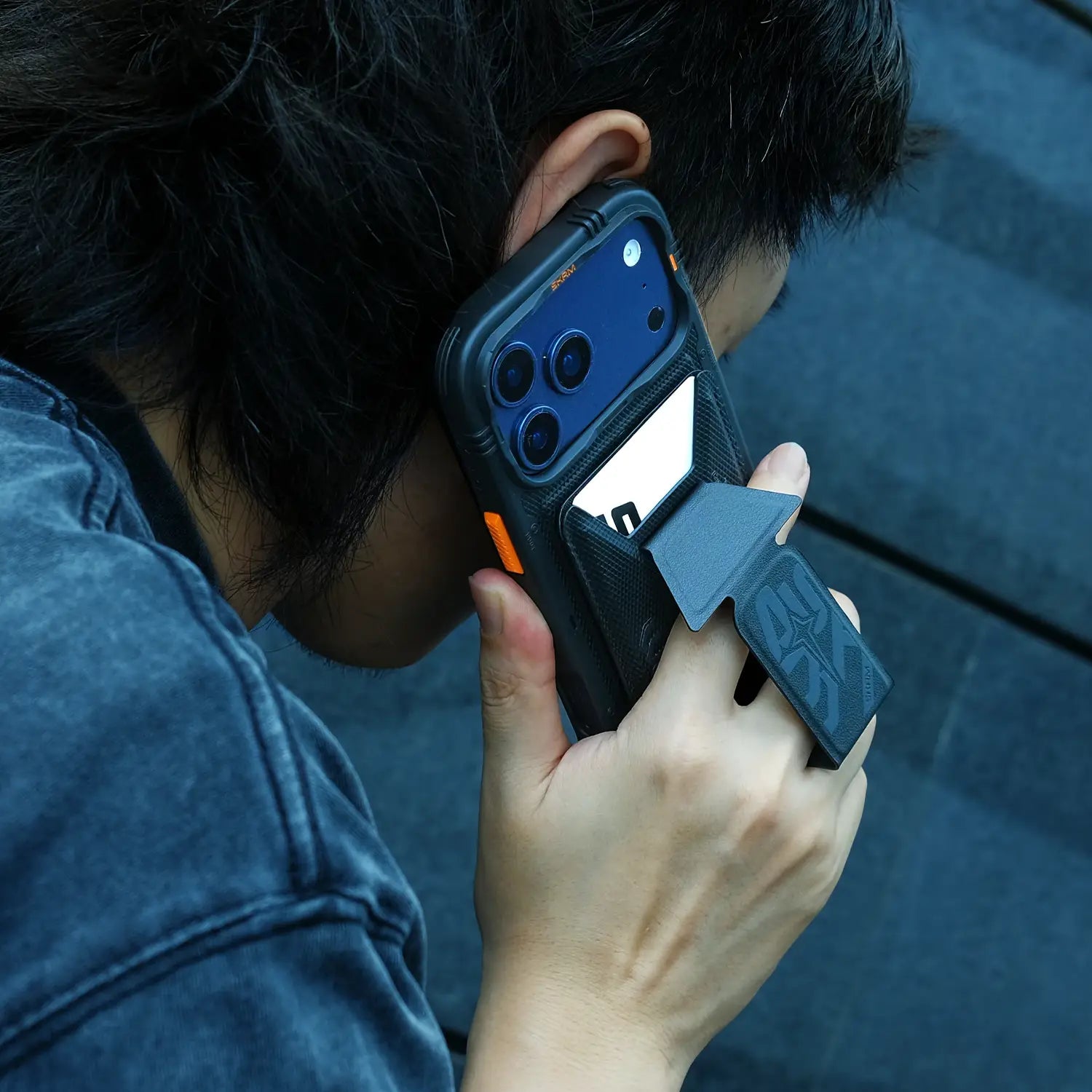 Tarjetero KADO Grip-Stand Skinarma PHANTOM Wallet